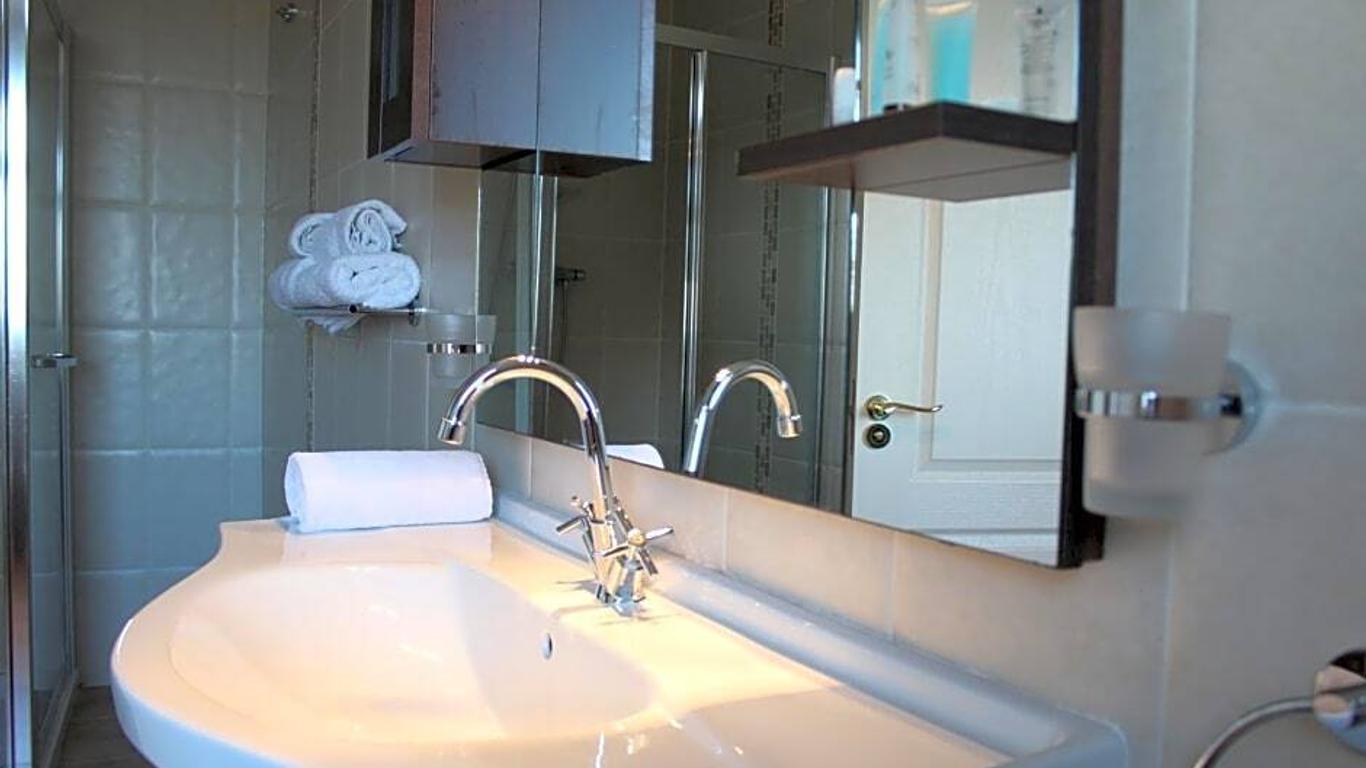 Connemara Lake Hotel