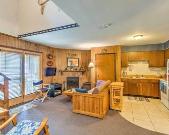 Clearwater Lake Getaway w/ Shared Pool & Boat Dock - Annandale - Sala de estar