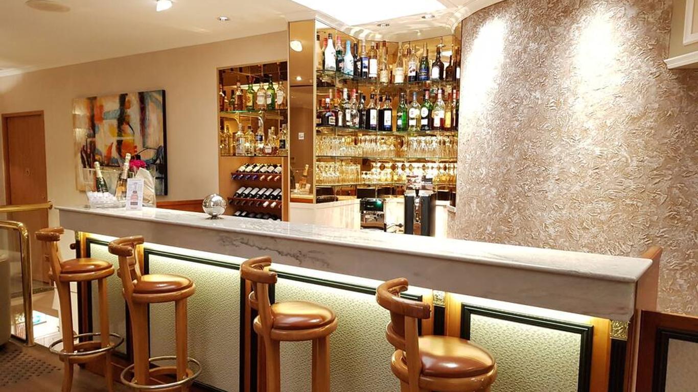 Hotel Champerret Elysees