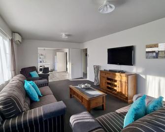 Gables Motor Lodge - Greymouth - Living room