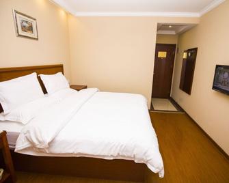 Greentree Inn Shanghai Hongqiao Airport Huqingping Highway Shell Hotel - Shangai - Habitación