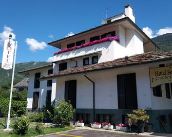 Saint Pierre - Saint-Pierre - Gebäude