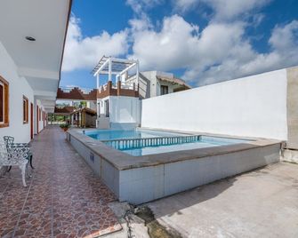 OYO Hotel Palma Real - Tulum - Bazén