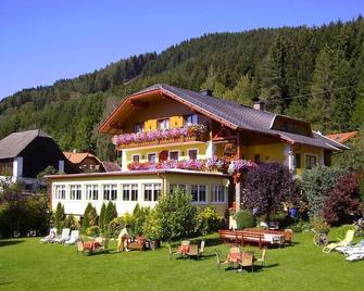 Doppelzimmer Rapunzel mit Du/wc und Balkon - Landhaus Pension Holle - Seeboden - Gebäude