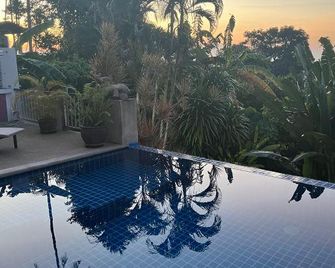 Pink House - Probolinggo - Pool