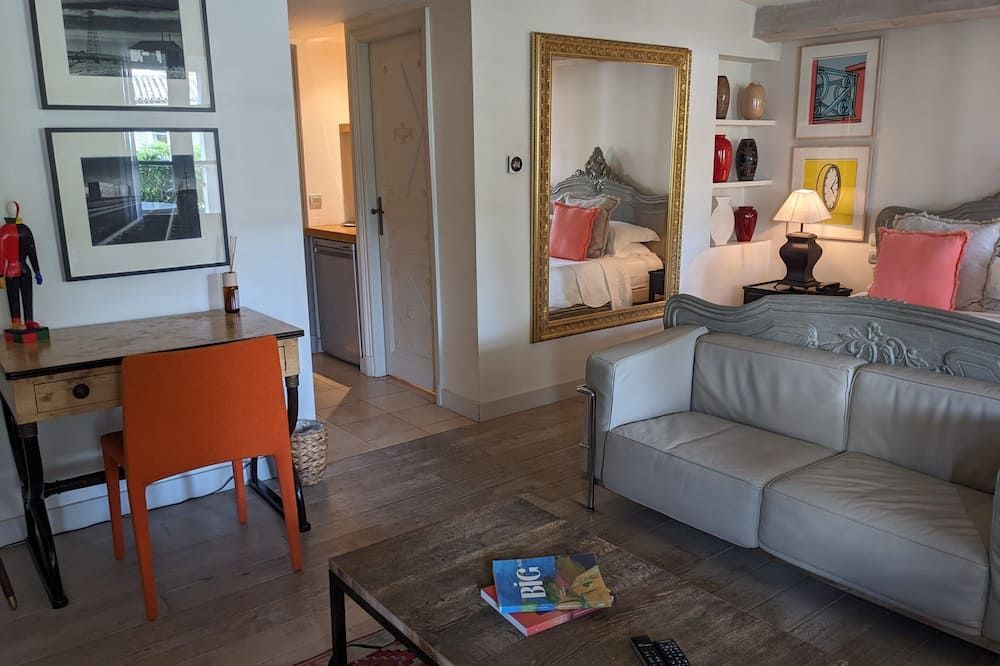 باستيس هوتل سان تروبيز - سان-تروبيه - غرفة معيشة