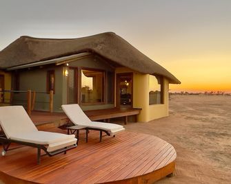 Kalahari Red Dunes Lodge - Kalkrand - Innenhof