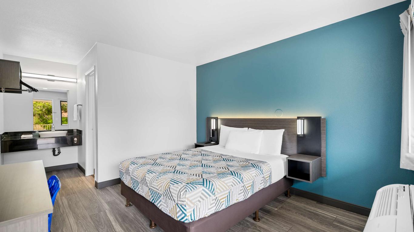 موتل 6 مونتيرين، كاليفورنيا