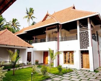 Kalloos Island Backwater Resort - Kollam - Building