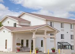 Super 8 by Wyndham Havre - Havre - Gebouw