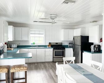 Lovely Villa Steps away from the Beach at Turtle Hill Resort - Hope Town - Kitchen