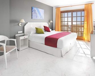 Elba Castillo San Jorge & Antigua Suite Hotel - Antigua - Pool