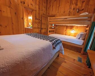 The Pines | Riverside Log Cabin on The Ocoee - Benton - Bedroom