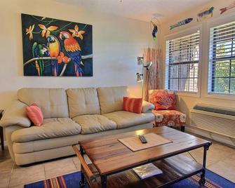 Sunrise Villas 109 - Port Aransas - Living room