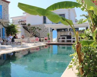 Villa Peri Butik Otel - Alacati - Piscina