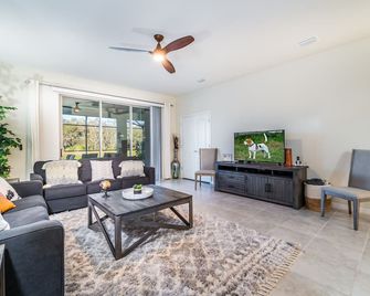 Private Pool, Spa and Games Room Oasis - Stunning Luxury Retreat - Davenport - Huiskamer