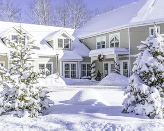 On the River Inn - Woodstock - Building