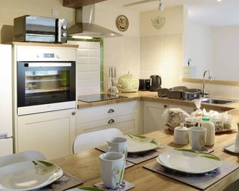 1 bedroom accommodation in Llanrhaeadr, near Denbigh - Denbigh - Keuken