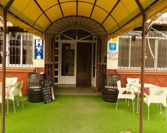 Hostal Jaufil - Zújar - Patio