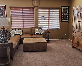 You've just found the Desert Paradise Knockout Views beautiful, gated community - Gold Canyon - Living room