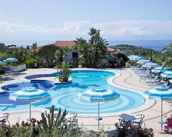 Il Gattopardo - Capo Vaticano - Pool