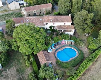 Gite \'les lavandes\' Vendée - La Tardière - Piscina