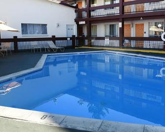 Thunderbird Motel - אלקו - בריכה