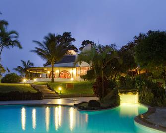 皇家棕櫚酒店 - 聖塔羅沙 - 阿約拉港 - 游泳池