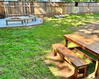 Lets Unwine + Game room +Backyard Oasis! - Ozark - Patio