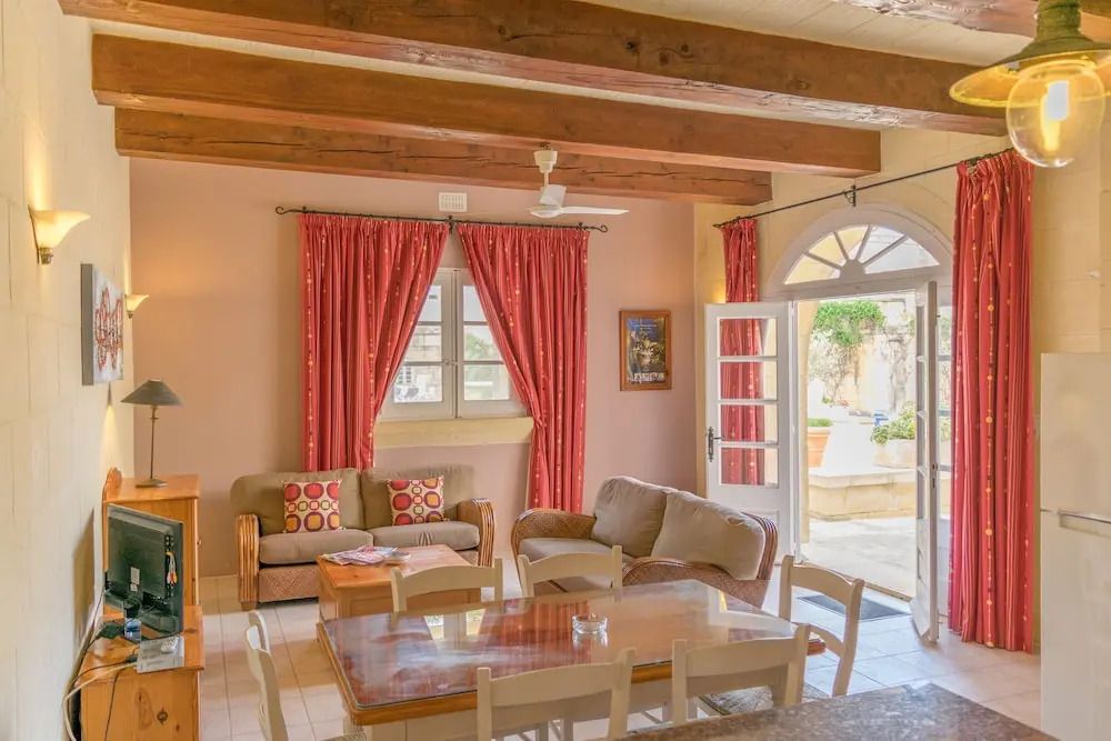 Gozo Village Holidays - Victoria - Living room
