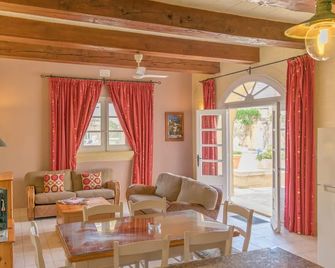 Gozo Village Holidays - Victoria - Living room