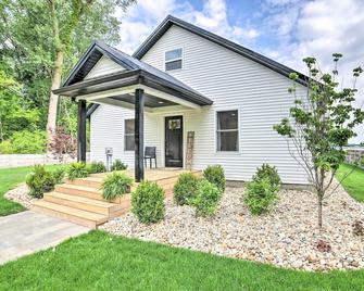 Newly Built Gilletts Lake Gem Dock and Hot Tub - Jackson - Building