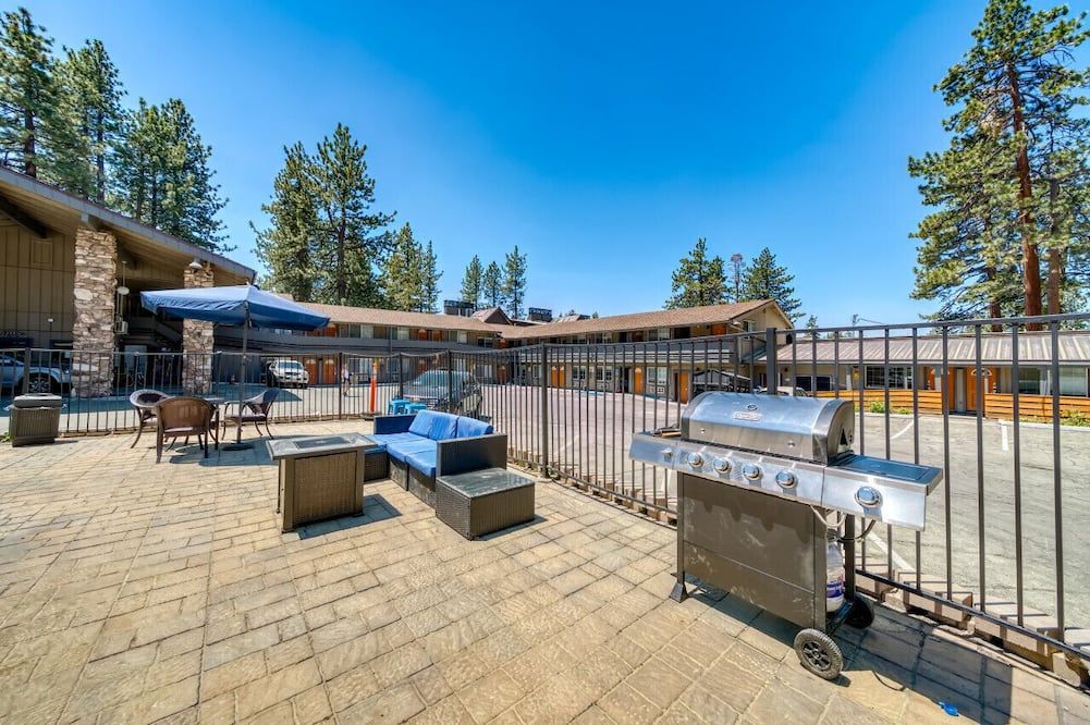Dreamy Queen Bed Getaway on Stateline - Blue Jay Lodge - Lago Tahoe