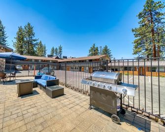 Dreamy Queen Bed Getaway on Stateline - Blue Jay Lodge - Lago Tahoe