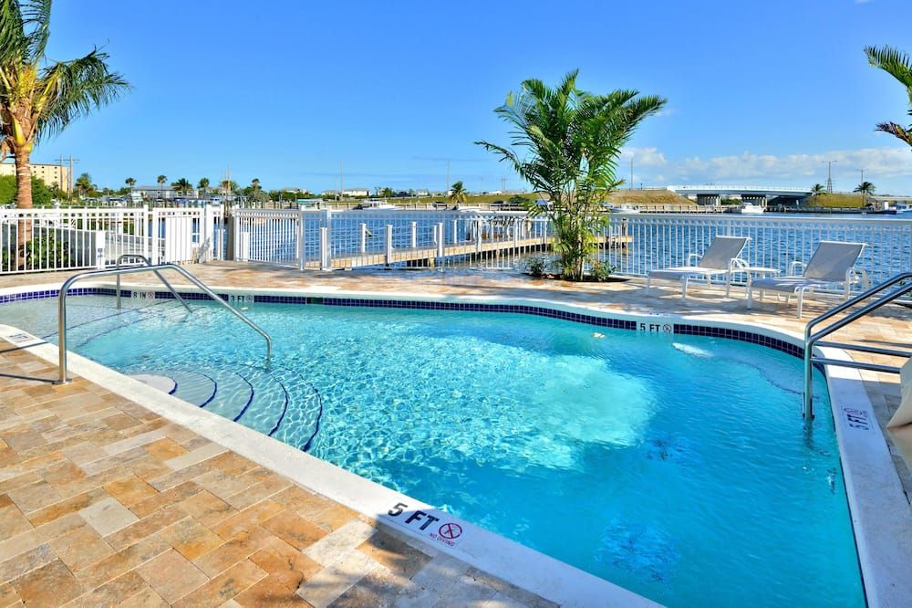 Upper Sunset South - קי ווסט - בריכה