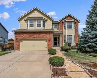 Mountainside Retreat w/ Gym & Hot Tub, Near Hiking, Minutes from AFA - Colorado Springs - Edificio