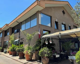 ユーロ ハウス イン エアポート - フィウミチーノ - 建物