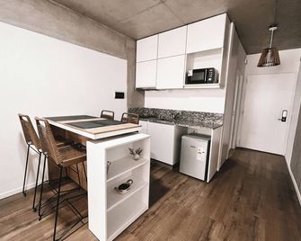 RentUp - Luminoso y funcional monoambiente en San Telmo - בואנוס איירס - מטבח