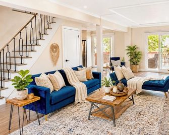 Lux 5br Spacious Home Near Yonge St - Ньюмаркет
