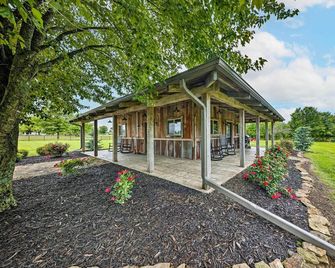 Waterfront Missouri Escape w/ Private Pond & Dock! - Nevada - Building