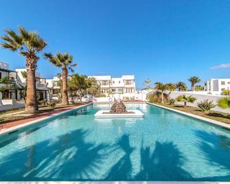 B13-Dúplex luminoso+ piscina a 150 m del mar - Charco del Palo - Pool