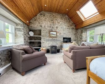 Glacour Studio Cottage - Strathpeffer - Вітальня