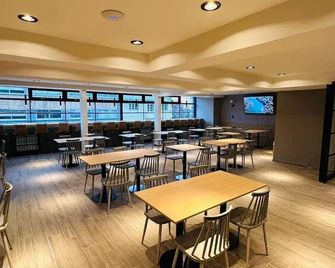 M383 Hotel Bariloche - Bariloche - Restaurante