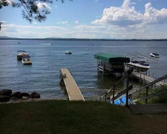 Sebago Cape with Mountain Views and Lake Access - Windham