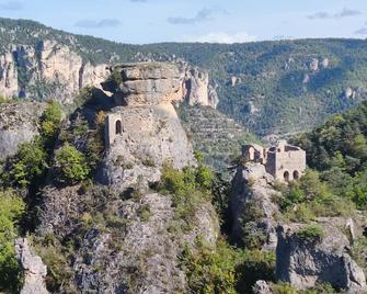 Stay for 2 in love cottage jacuzzi sauna swimming pool Gorges du Tarn Aveyron - Mostuéjouls - Bâtiment