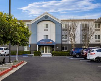 Sonesta Simply Suites Irvine East Foothill - Lake Forest - Gebäude