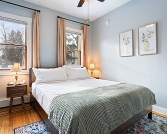 The Nininger 2 Br Historic Apt - Hastings - Bedroom