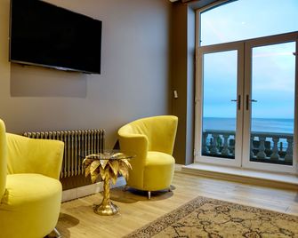 Halvard Hotel - Douglas - Wohnzimmer