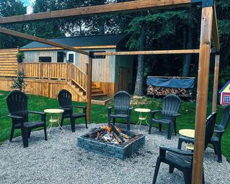 A cozy retreat w/ firepit - right across from Trout Lake! - North Bay - Patio