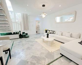 La petite maison: Charme en bord de mer - Cartago - Sala de estar
